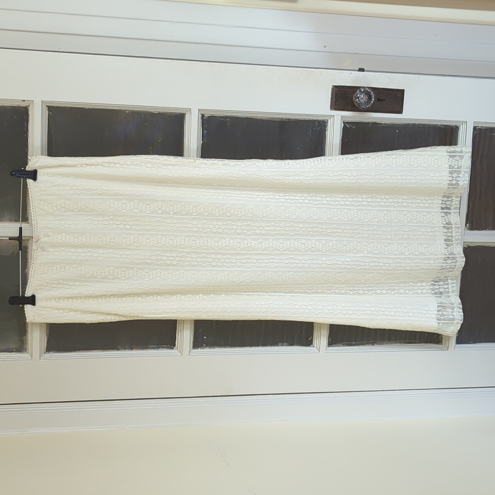 Isalis White Skirt